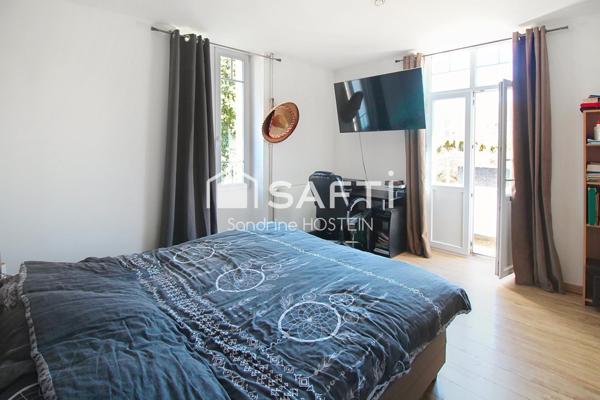 Maison Indivuelle avec 3 chambres, 2 terrasses et jardin.