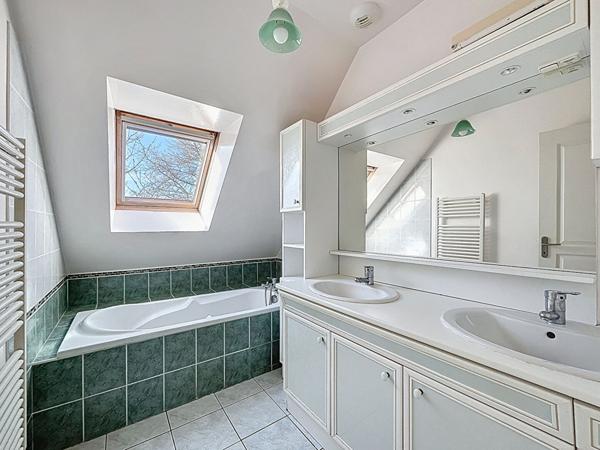 Maison Laval 8 pièce(s) 149 m2