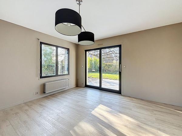 Maison Laval 8 pièce(s) 149 m2