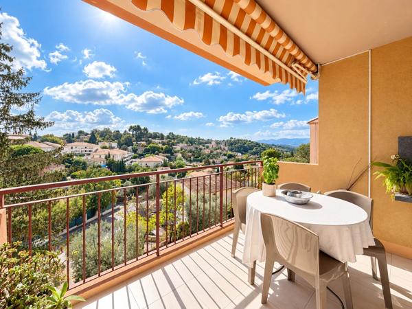 Appartement à vendre 4 pièces GRASSE (06)G – T4 TRAVERSANT 82 m² – TERRASSE – VUE DÉGAGÉE – GARAGE & CAVE