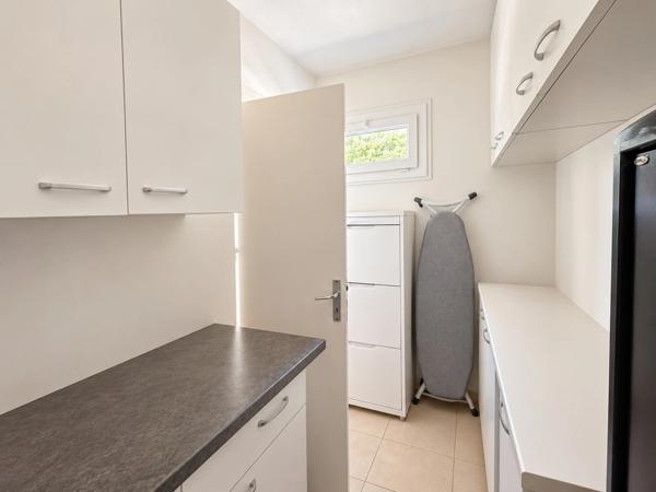 Appartement à vendre 4 pièces GRASSE (06)G – T4 TRAVERSANT 82 m² – TERRASSE – VUE DÉGAGÉE – GARAGE & CAVE