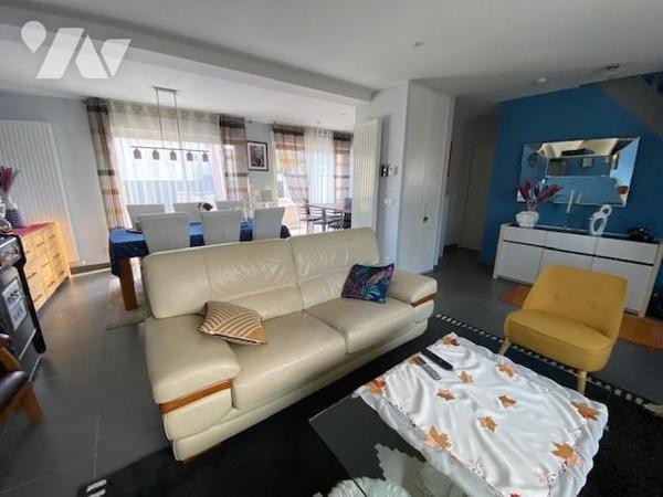 BETHENY : Maison récente de 7 pièces avec jardin et garage attenant.