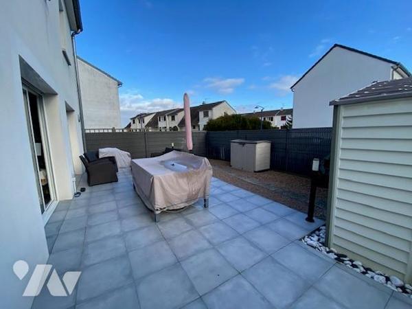 BETHENY : Maison récente de 7 pièces avec jardin et garage attenant.