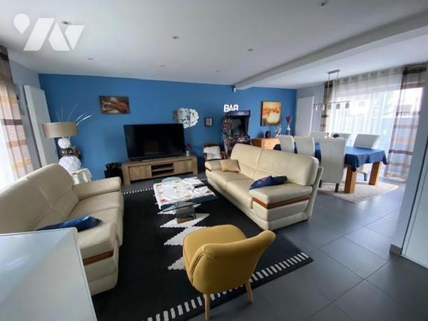 BETHENY : Maison récente de 7 pièces avec jardin et garage attenant.