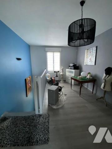 BETHENY : Maison récente de 7 pièces avec jardin et garage attenant.