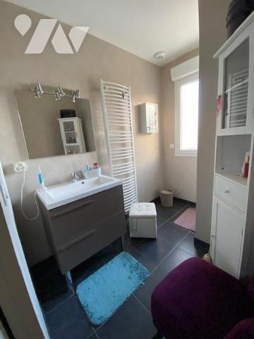 BETHENY : Maison récente de 7 pièces avec jardin et garage attenant.