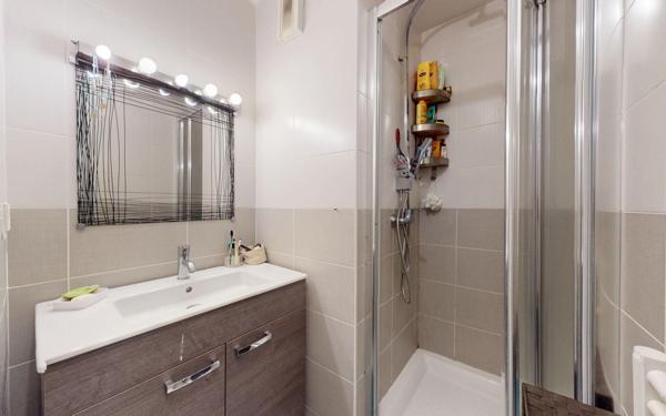 Appartement à vendre    4 pièces • 77 m2 Meyzieu