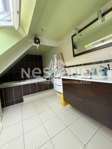 Jolie propriété à vendre à MOREAC 4 chambres, un super jardin de 2430 m²