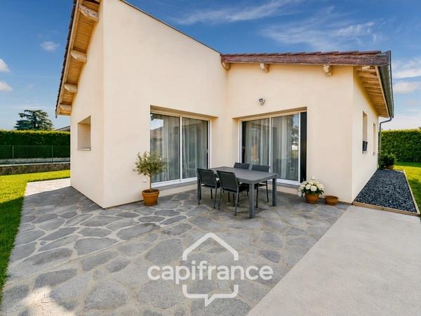 Maison plain-pied de 65,4m² à vendre à BEAUSEMBLANT (26)