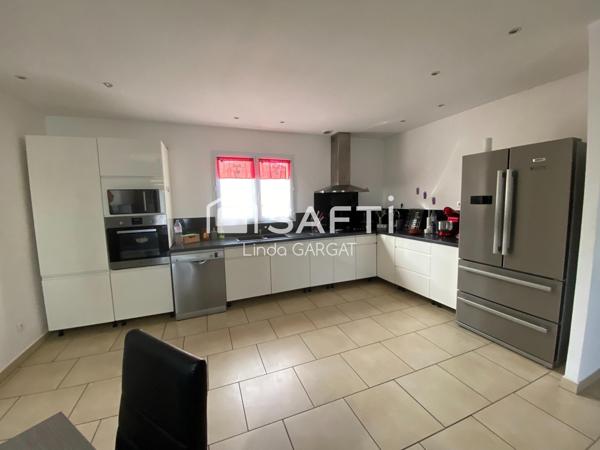 Charmante maison individuelle de 2004, lumineuse et fonctionnelle, offrant tout le confort d’une construction récente.