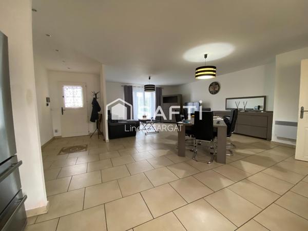 Charmante maison individuelle de 2004, lumineuse et fonctionnelle, offrant tout le confort d’une construction récente.