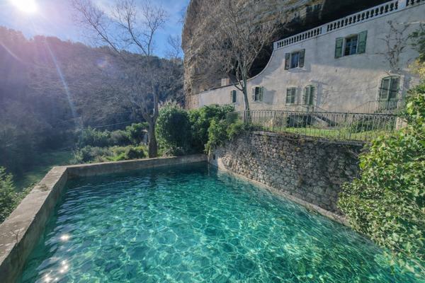 L'Isle-sur-la-Sorgue (84800) Opportunité exceptionnelle à Fontaine de Vaucluse