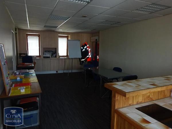 Local professionnel à louer 66m²