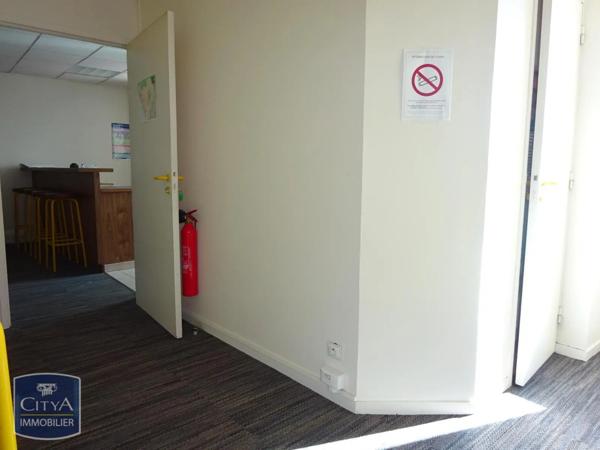 Local professionnel à louer 66m²