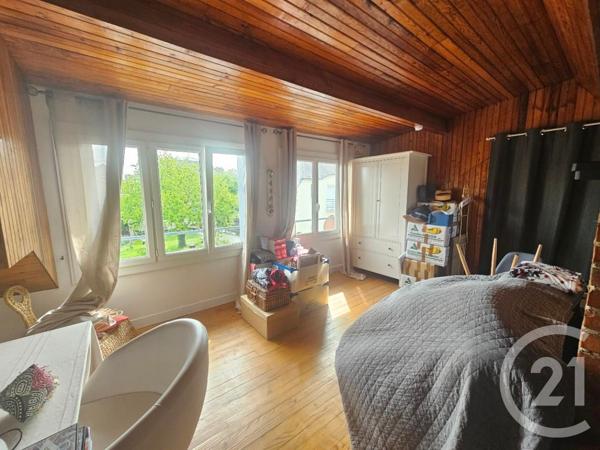 Maison à vendre  5 pièces - 167 m 2   CHATELLERAULT  - 86