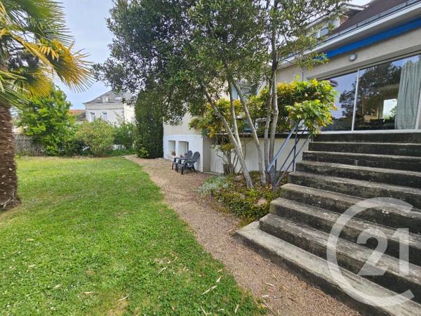 Maison à vendre  5 pièces - 167 m 2   CHATELLERAULT  - 86