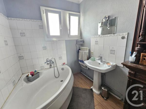 Maison à vendre  5 pièces - 167 m 2   CHATELLERAULT  - 86
