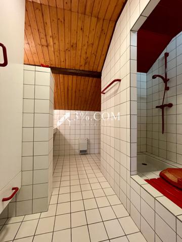 Maison
                                                                                                                                                                                                                                                                                                                        6 pièce(s)                                                                                                                                                                                                          3 chambre(s)                                                                                                                                                                                                          160  m²