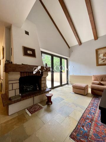 Maison
                                                                                                                                                                                                                                                                                                                        6 pièce(s)                                                                                                                                                                                                          3 chambre(s)                                                                                                                                                                                                          160  m²