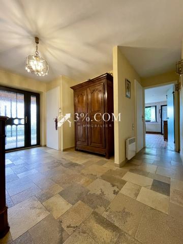 Maison
                                                                                                                                                                                                                                                                                                                        6 pièce(s)                                                                                                                                                                                                          3 chambre(s)                                                                                                                                                                                                          160  m²