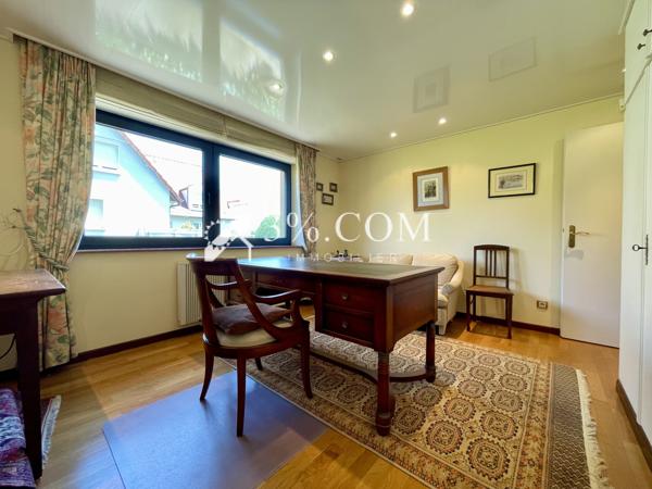 Maison
                                                                                                                                                                                                                                                                                                                        6 pièce(s)                                                                                                                                                                                                          3 chambre(s)                                                                                                                                                                                                          160  m²