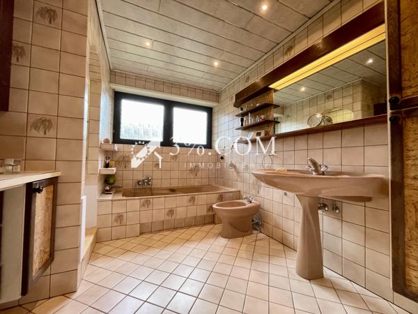 Maison
                                                                                                                                                                                                                                                                                                                        6 pièce(s)                                                                                                                                                                                                          3 chambre(s)                                                                                                                                                                                                          160  m²
