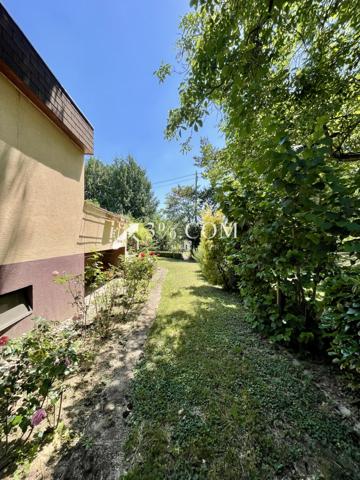Maison
                                                                                                                                                                                                                                                                                                                        6 pièce(s)                                                                                                                                                                                                          3 chambre(s)                                                                                                                                                                                                          160  m²