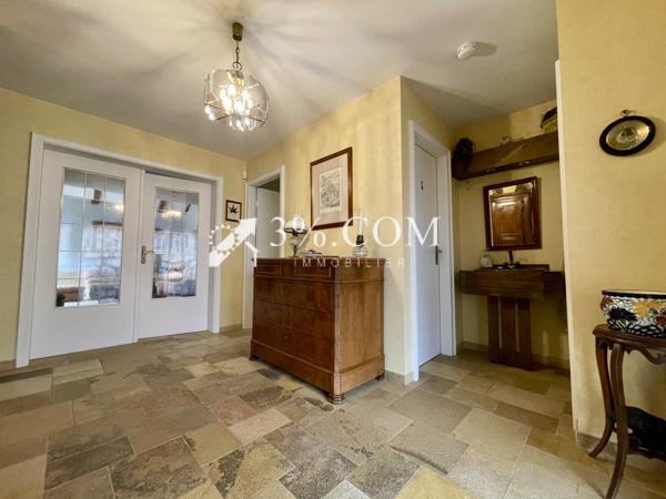 Maison
                                                                                                                                                                                                                                                                                                                        6 pièce(s)                                                                                                                                                                                                          3 chambre(s)                                                                                                                                                                                                          160  m²
