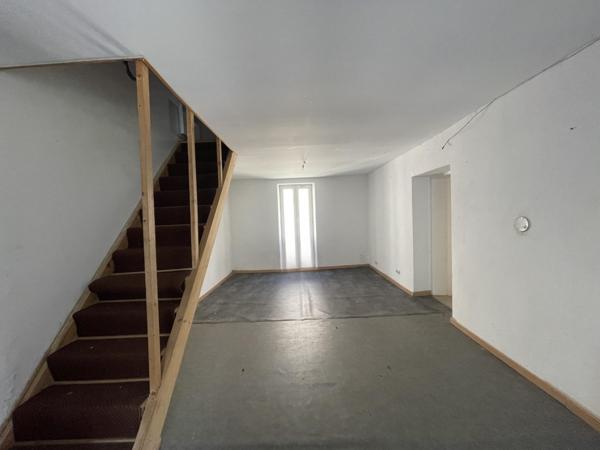 A vendre - Immeuble de rapport proche Dieulefit comprenant 5 appartements et un local commercial