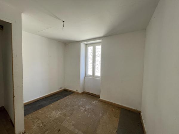 A vendre - Immeuble de rapport proche Dieulefit comprenant 5 appartements et un local commercial
