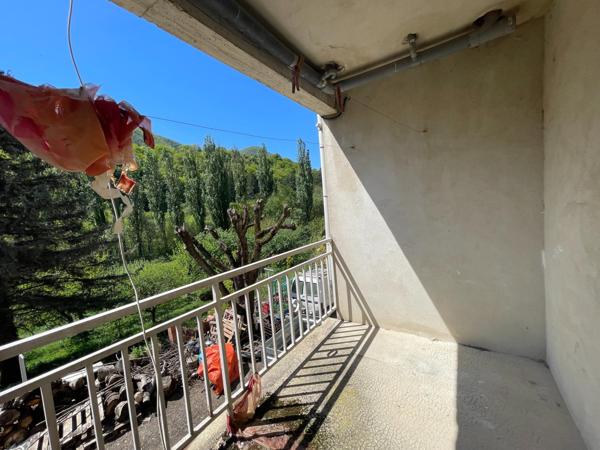 A vendre - Immeuble de rapport proche Dieulefit comprenant 5 appartements et un local commercial