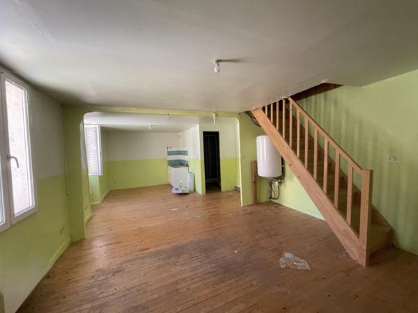 A vendre - Immeuble de rapport proche Dieulefit comprenant 5 appartements et un local commercial