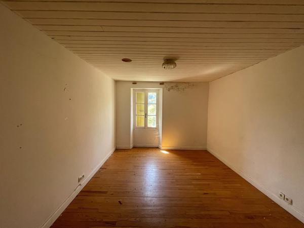 A vendre - Immeuble de rapport proche Dieulefit comprenant 5 appartements et un local commercial