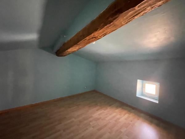 A vendre - Immeuble de rapport proche Dieulefit comprenant 5 appartements et un local commercial