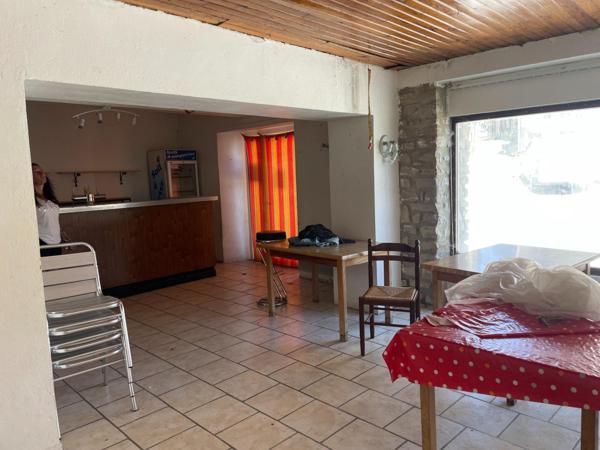 A vendre - Immeuble de rapport proche Dieulefit comprenant 5 appartements et un local commercial