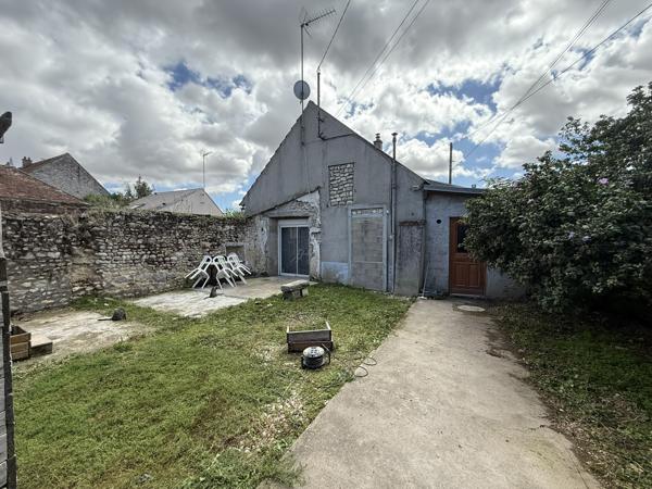 Angerville (91670) Exclusivité - À Vendre maison de village 3 chambres avec cour – 10 min Angerville et gare SNCF