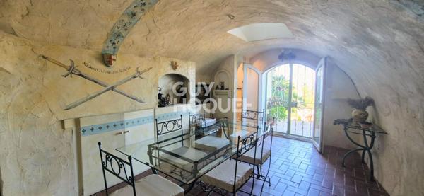 Aix en Provence -Demeure en pierres de 200 m2 env avec vue panoramique sur le pays d'Aix, extérieur et double garage