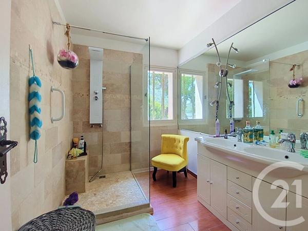 Maison à vendre  9 pièces - 236 m 2   MARSEILLE  - 13009