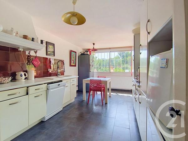Maison à vendre  9 pièces - 236 m 2   MARSEILLE  - 13009