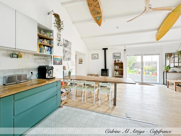 Maison à vendre à La Rochelle, 135 m² de plain-pied, avec jardin, garage et cave.
