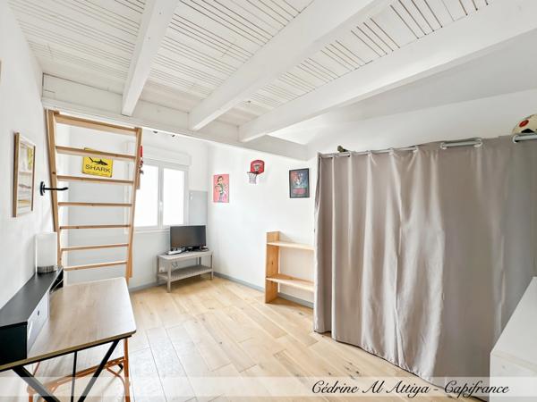 Maison à vendre à La Rochelle, 135 m² de plain-pied, avec jardin, garage et cave.
