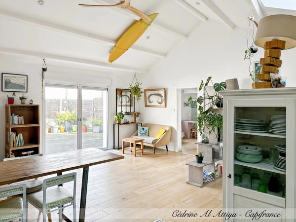Maison à vendre à La Rochelle, 135 m² de plain-pied, avec jardin, garage et cave.