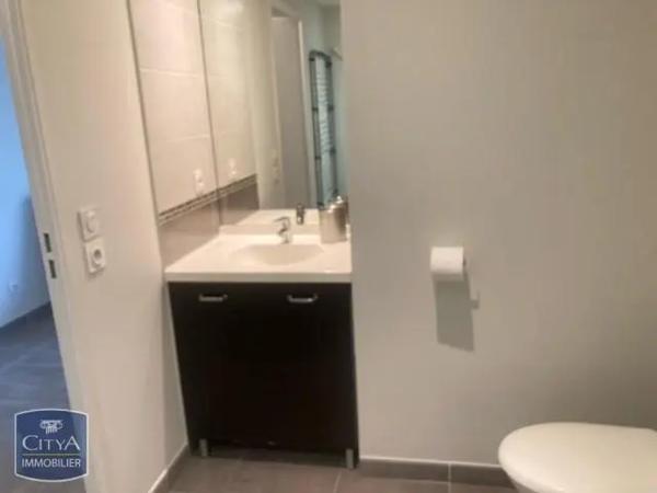 Appartement à louer 1 pièce 24.47m² Bron (69500)