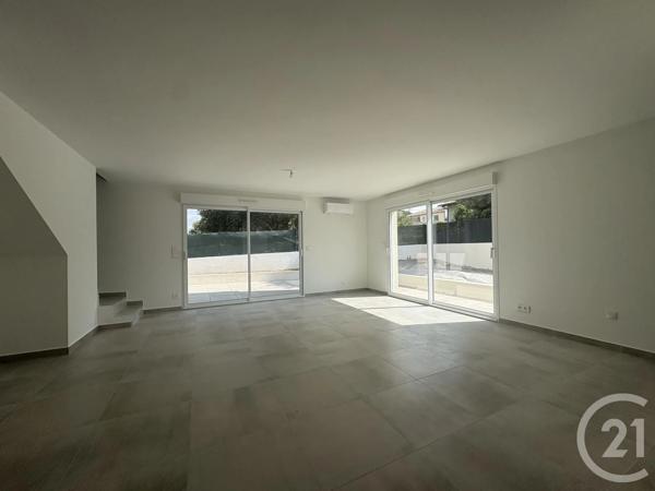Maison à vendre  4 pièces - 91,57 m 2   UCHAUD  - 30