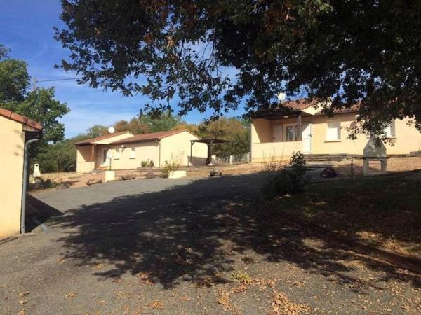 Village de vacances 15 pavillons avec bar et piscine