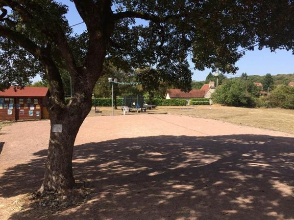 Village de vacances 15 pavillons avec bar et piscine