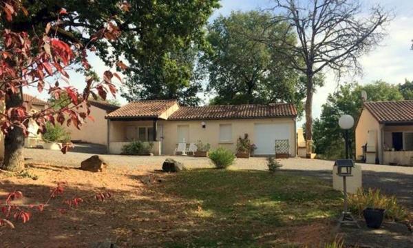 Village de vacances 15 pavillons avec bar et piscine