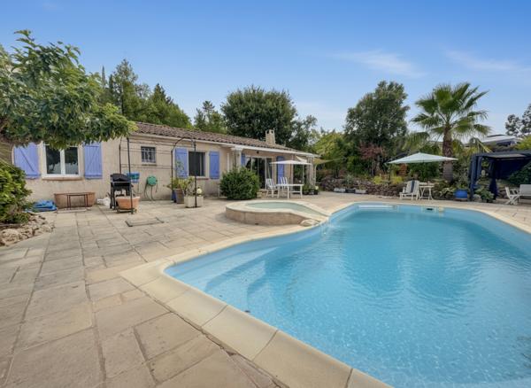 Vidauban (83550) Villa de plain-pied avec studio indépendant, piscine et vue panoramique