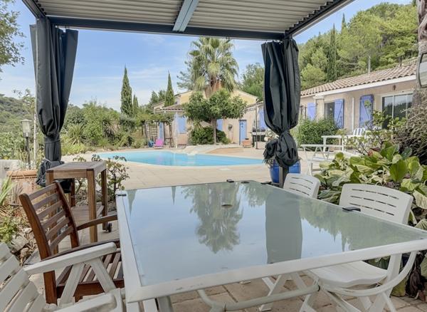 Vidauban (83550) Villa de plain-pied avec studio indépendant, piscine et vue panoramique