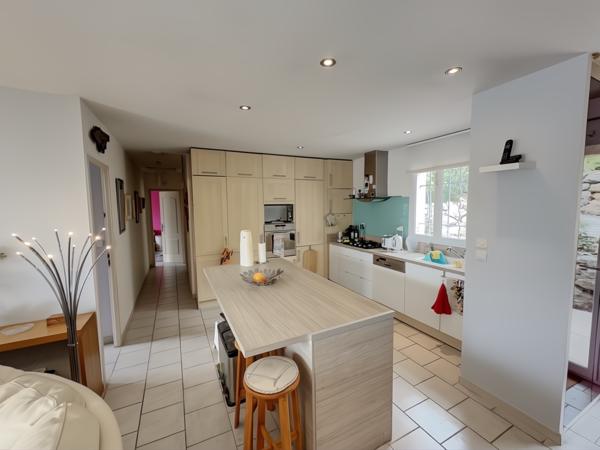 Vidauban (83550) Villa de plain-pied avec studio indépendant, piscine et vue panoramique